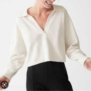 & Other Stories Cream Colored Cropped V-Neck Sweater with Collar